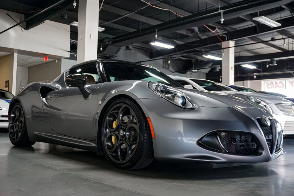 Used 2020 Alfa Romeo 4C Spider w/ Bright Package RWD image 2