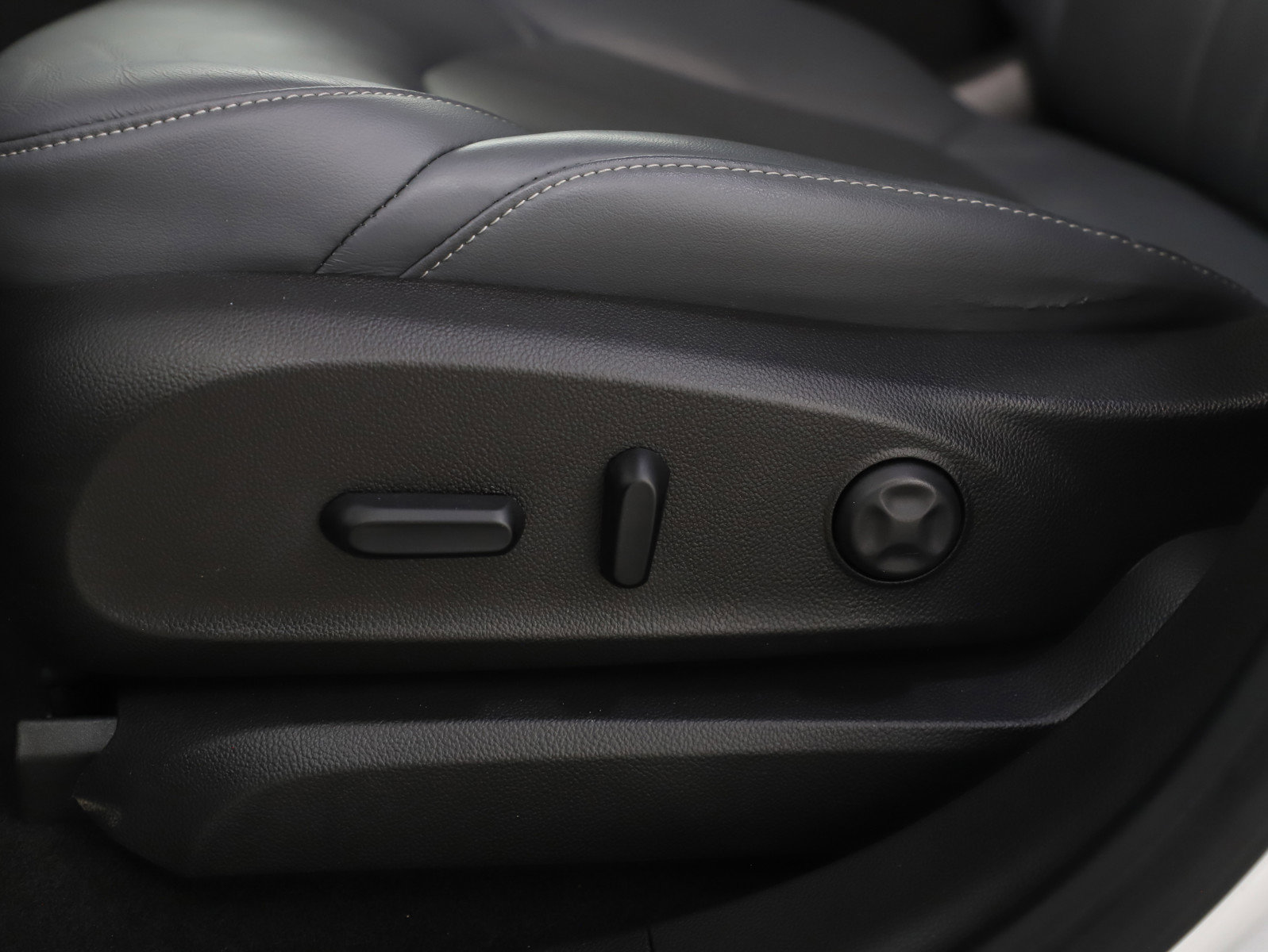 Used 2020 Buick Envision Premium image 30