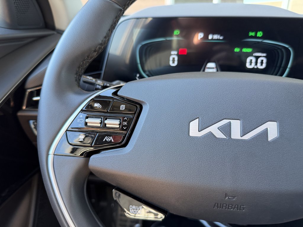 Used 2023 Kia Niro EX Touring image 30