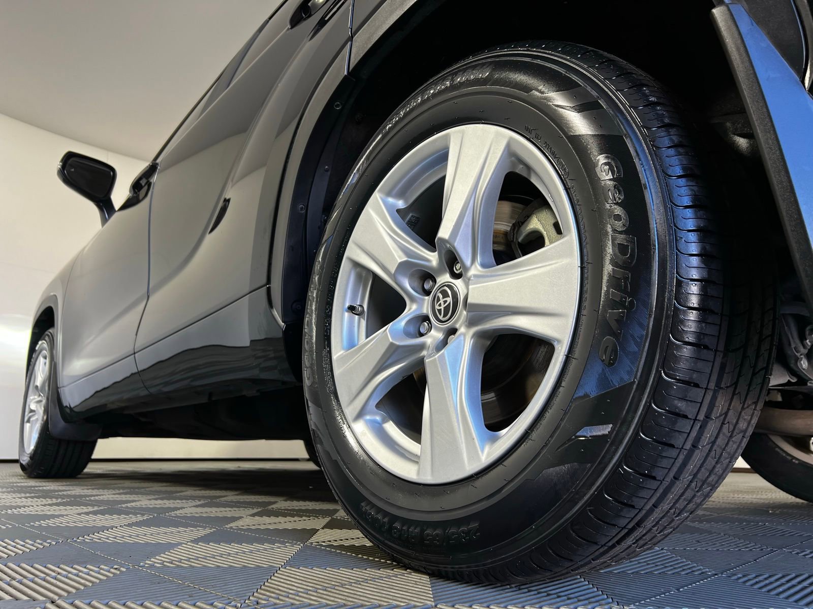 Certified 2023 Toyota Highlander LE image 26