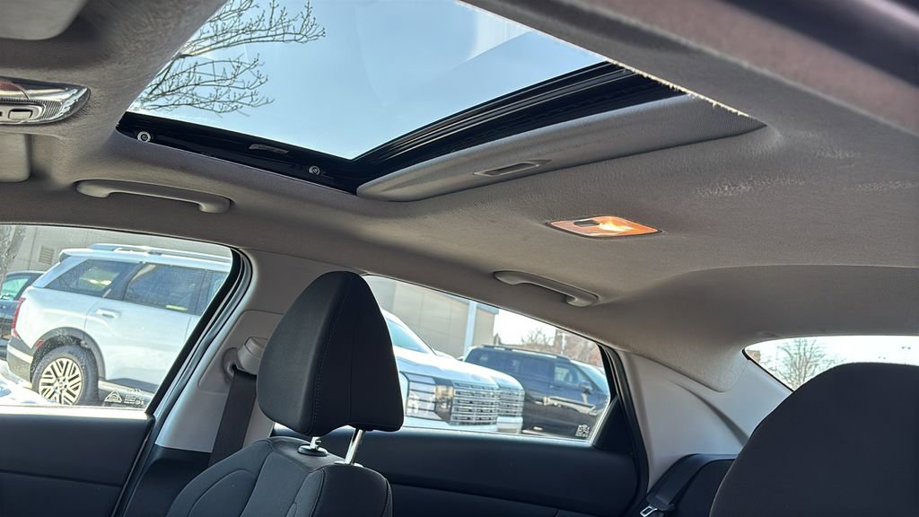 Used 2025 Hyundai Elantra SEL image 25