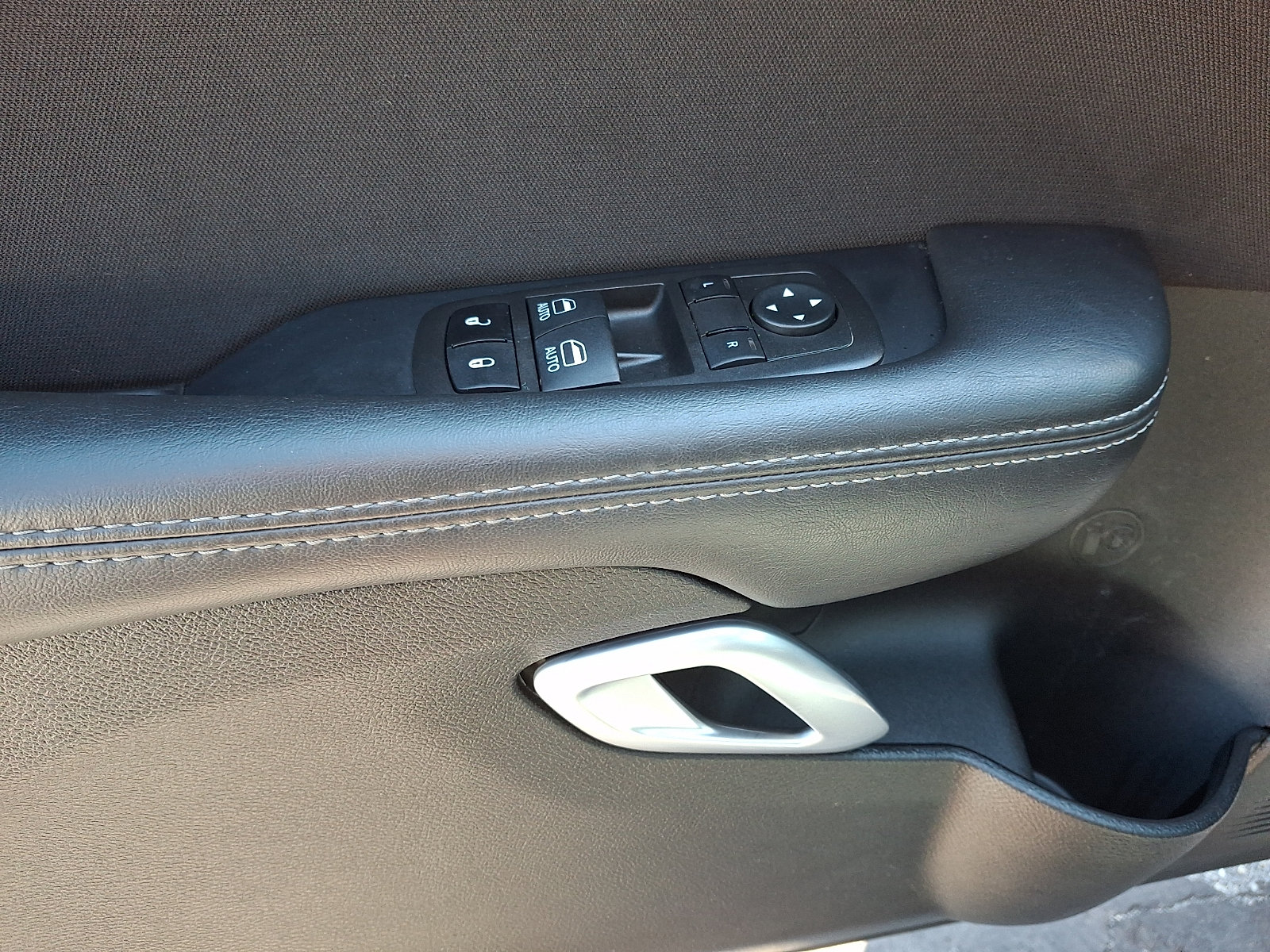 Used 2022 Dodge Challenger SXT w/ Driver Convenience Group AWD/4WD image 12