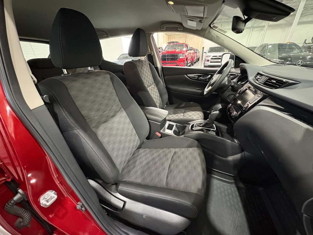 Used 2019 Nissan Rogue Sport SV AWD/4WD image 38