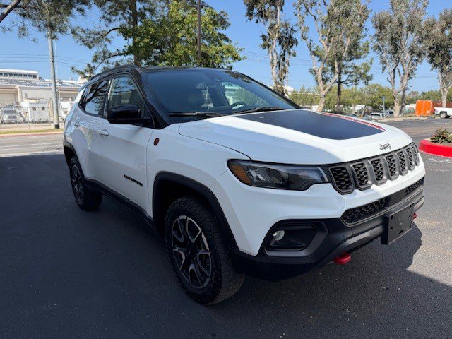 Used 2024 Jeep Compass Trailhawk AWD/4WD image 2