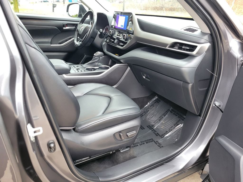 Used 2023 Toyota Highlander XLE image 59