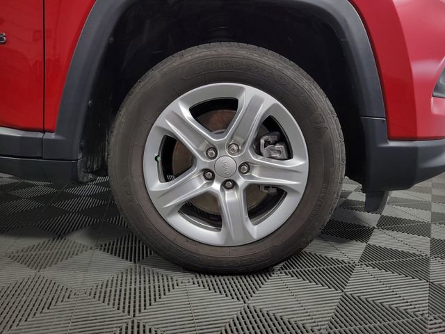 Used 2023 Jeep Compass Latitude image 10