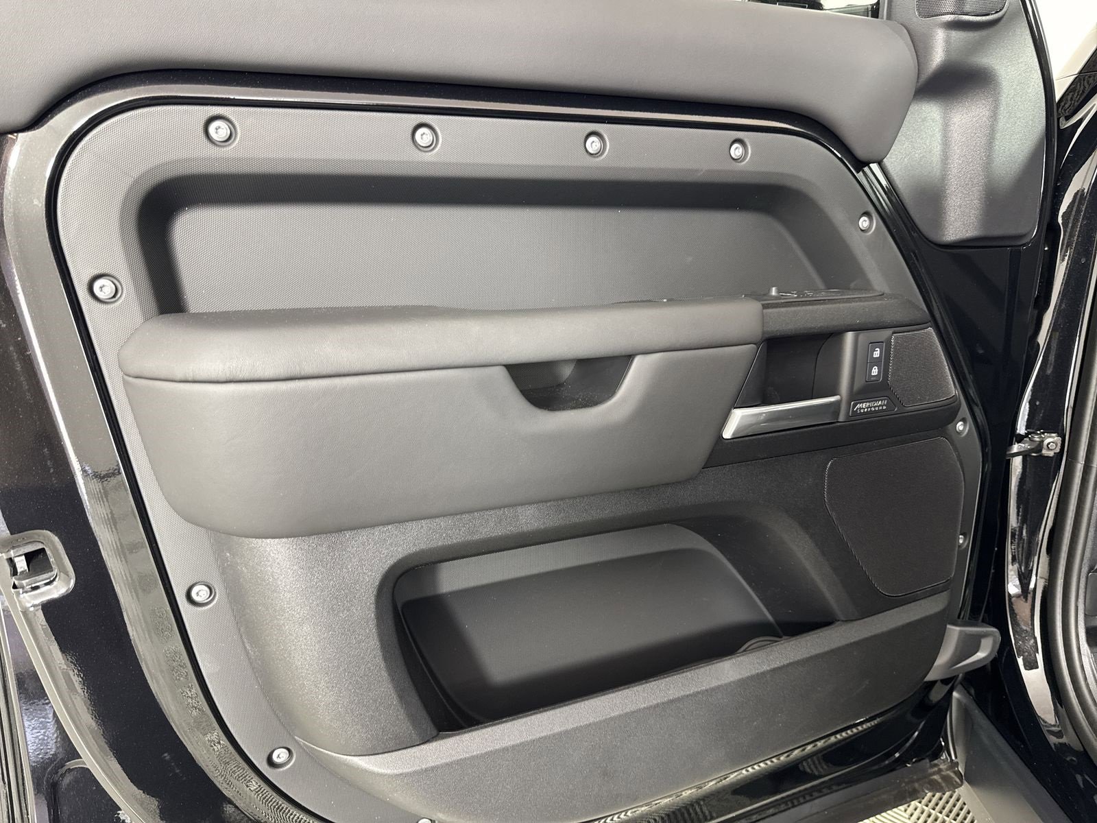 New 2025 Land Rover Defender 130 V8 image 21