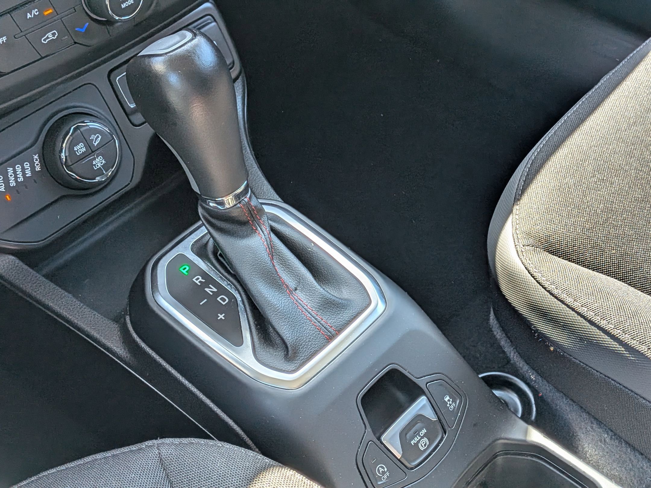 Used 2023 Jeep Renegade Trailhawk AWD/4WD image 25