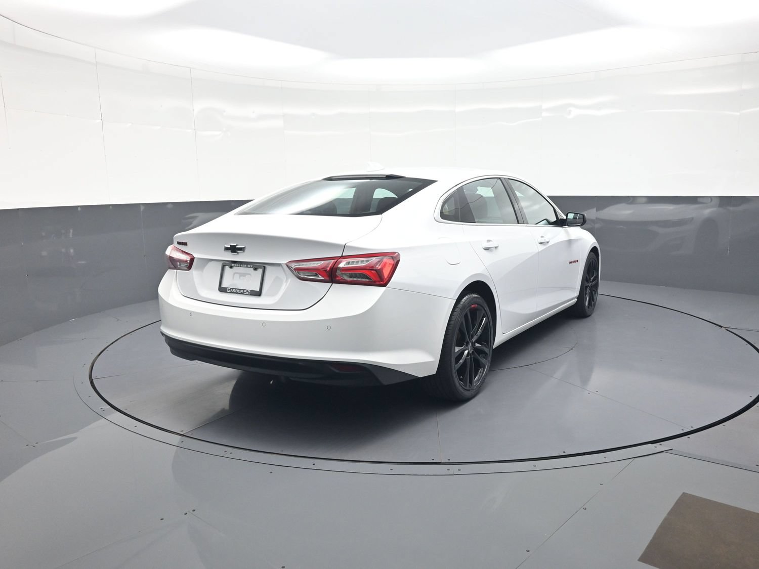 Used 2022 Chevrolet Malibu LT w/ Redline Edition FWD image 3