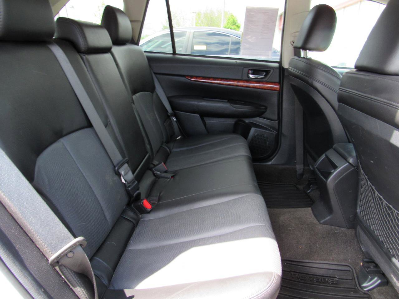 Used 2012 Subaru Outback 3.6R Limited AWD/4WD image 8