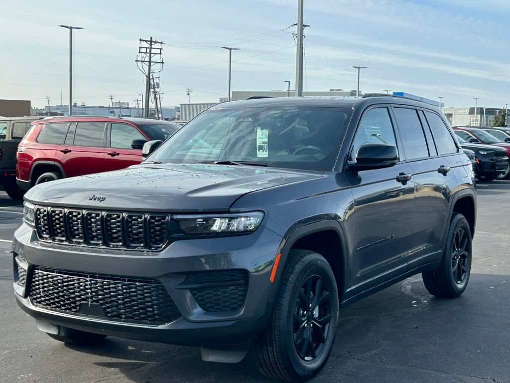 New 2025 Jeep Grand Cherokee Altitude AWD/4WD image 2