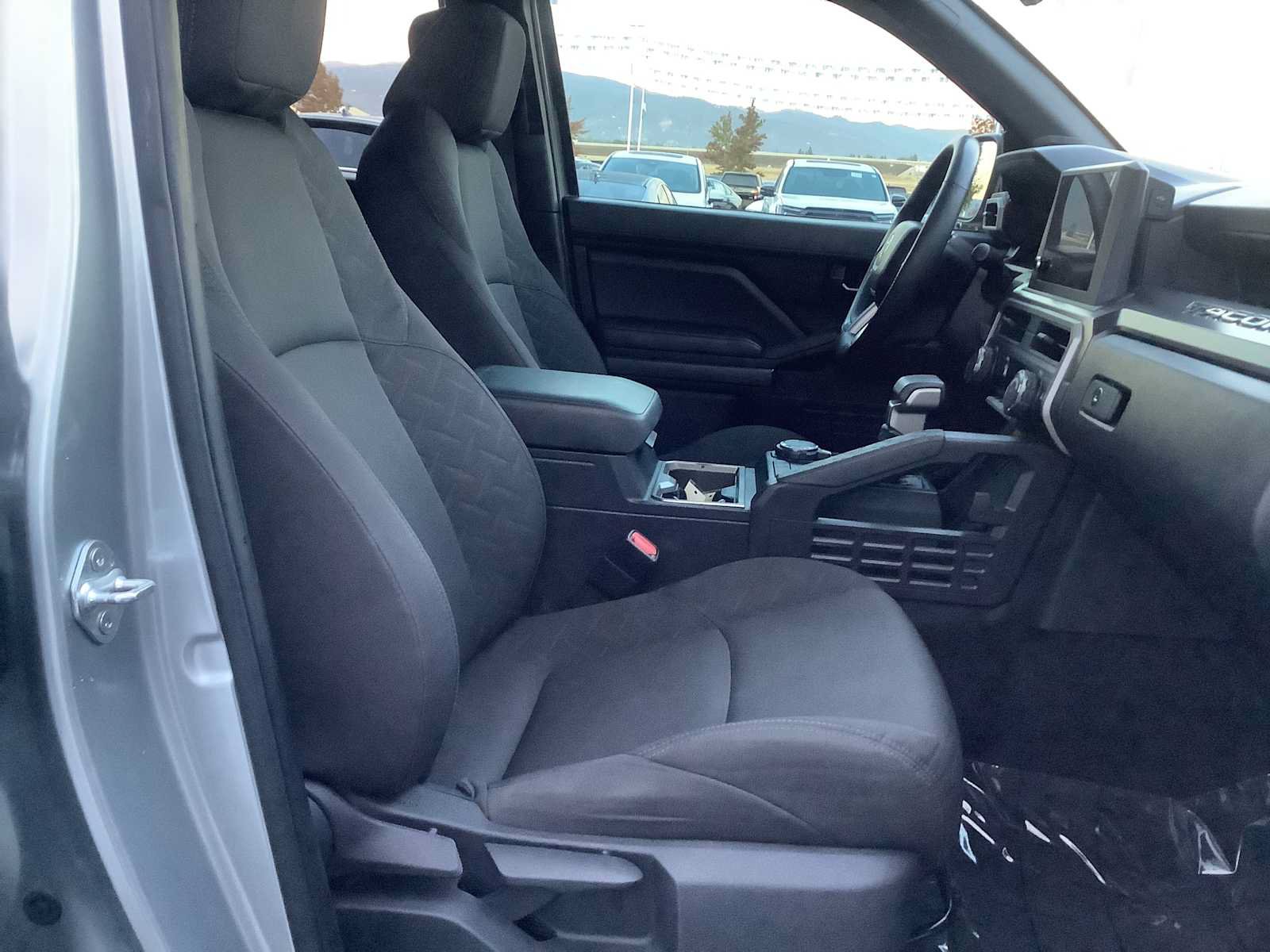 Used 2024 Toyota Tacoma SR5 AWD/4WD image 15