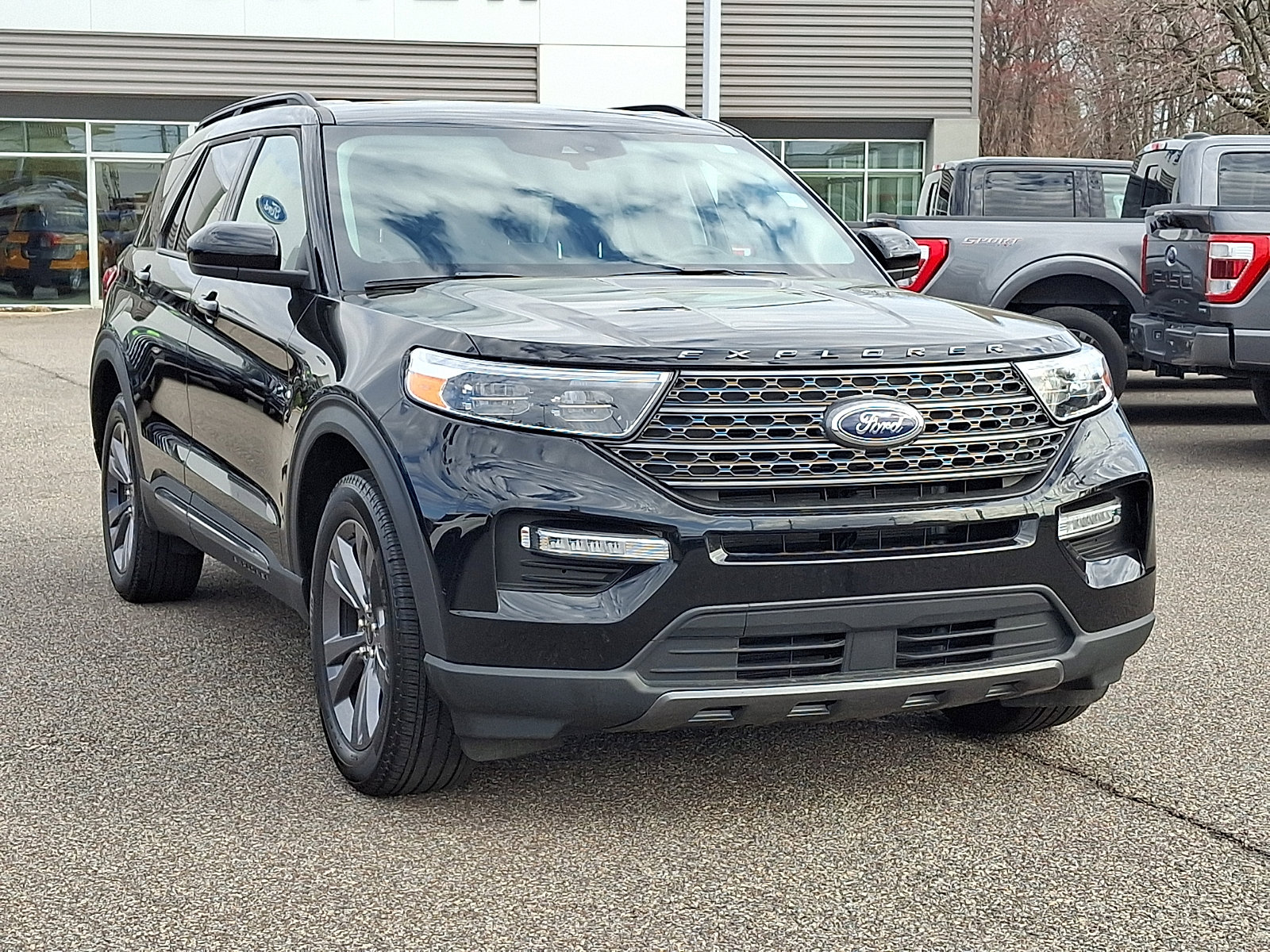 Certified 2024 Ford Explorer XLT w/ Equipment Group 202A image 2