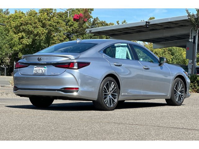 Certified 2022 Lexus ES 300h w/ Premium Package FWD image 4