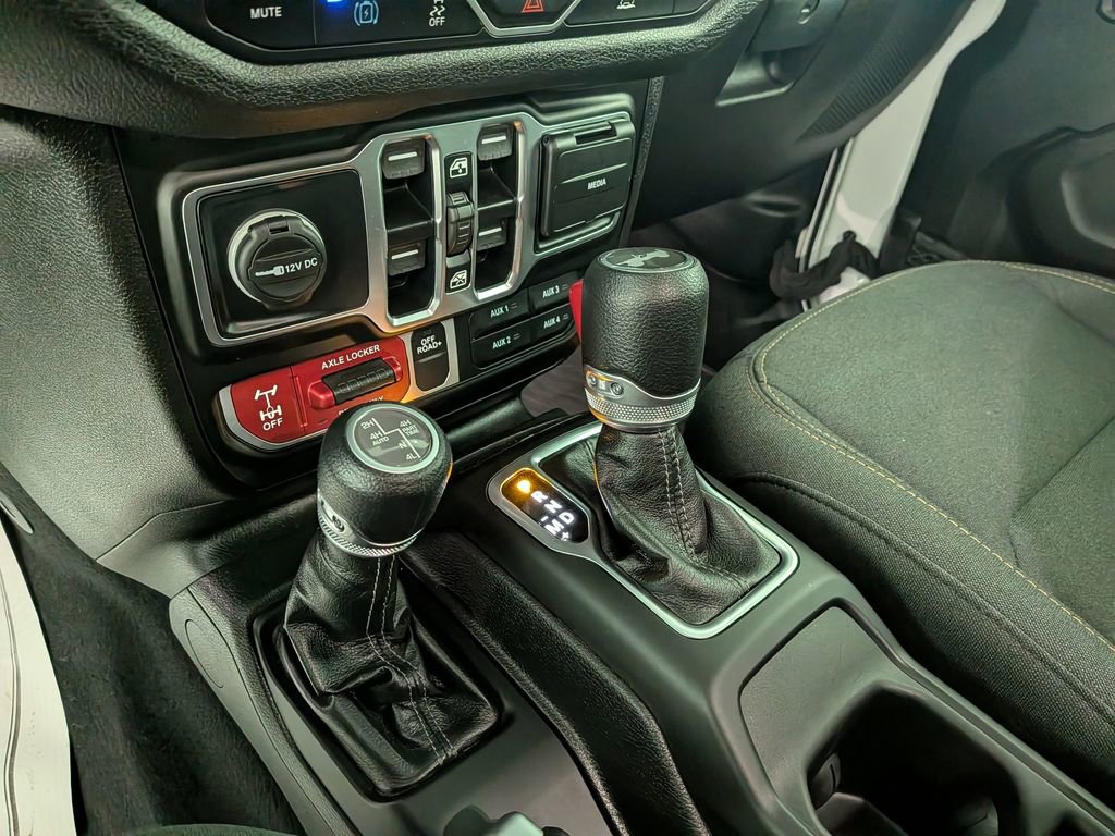 Certified 2025 Jeep Wrangler Willys 4xe image 28