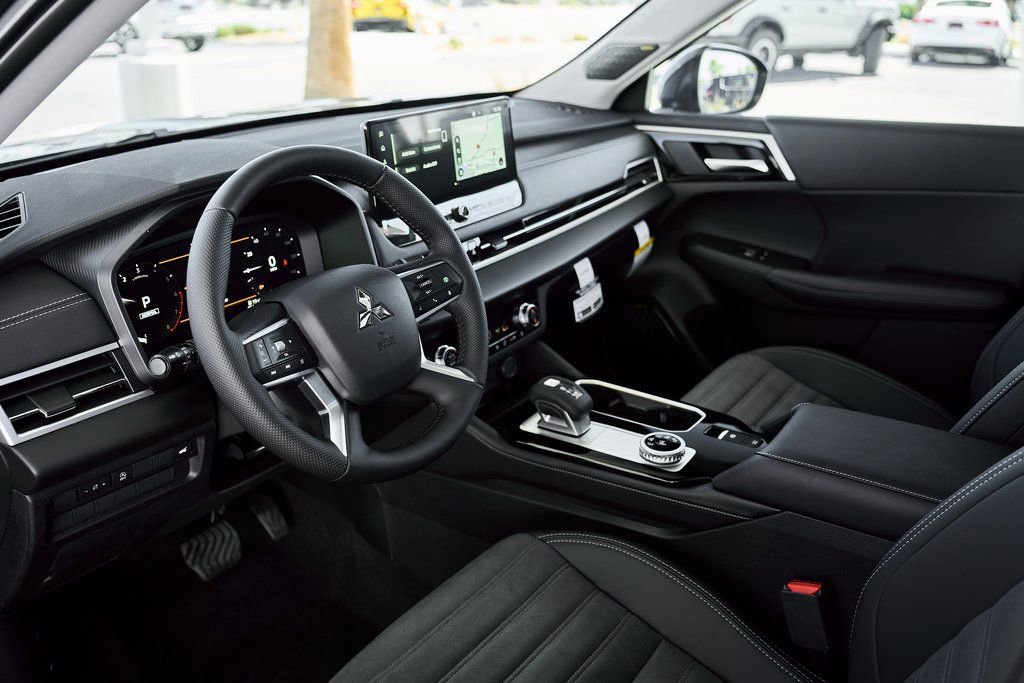 New 2026 Mitsubishi Outlander SE FWD image 2