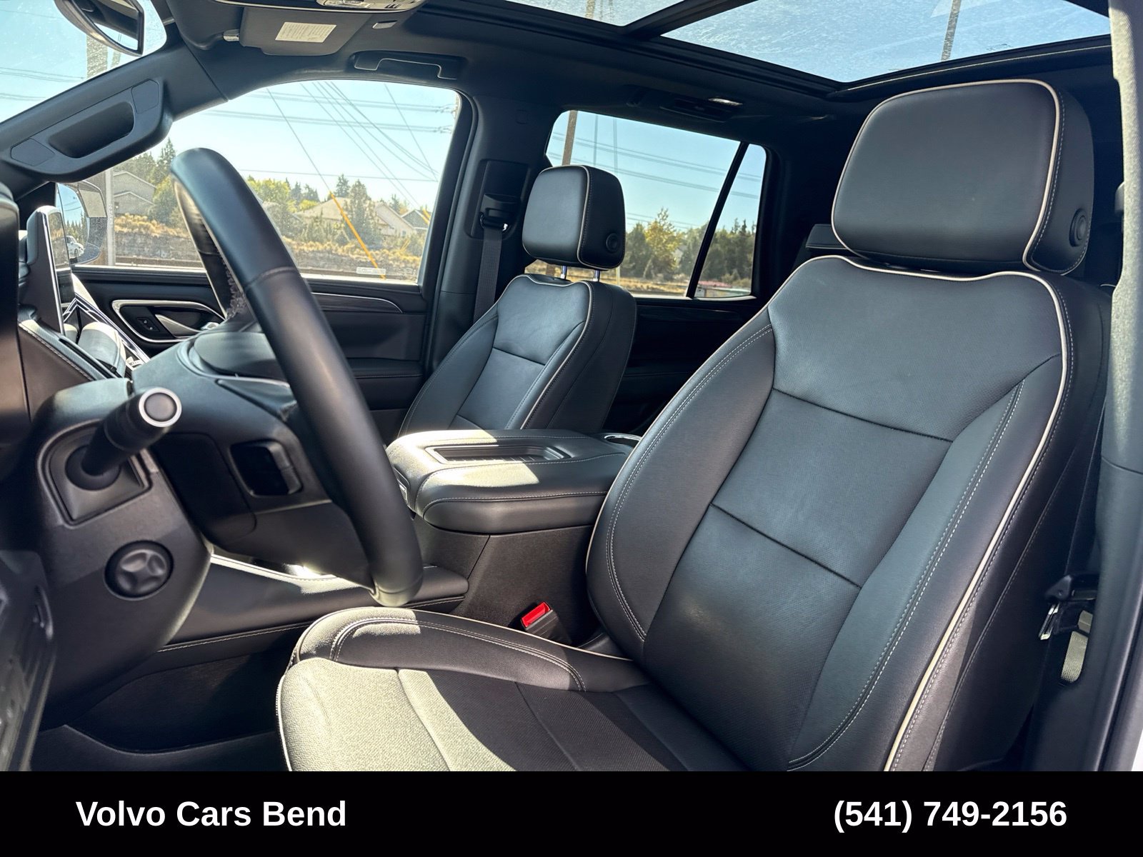 Used 2023 GMC Yukon SLT w/ SLT Premium Package AWD/4WD image 19