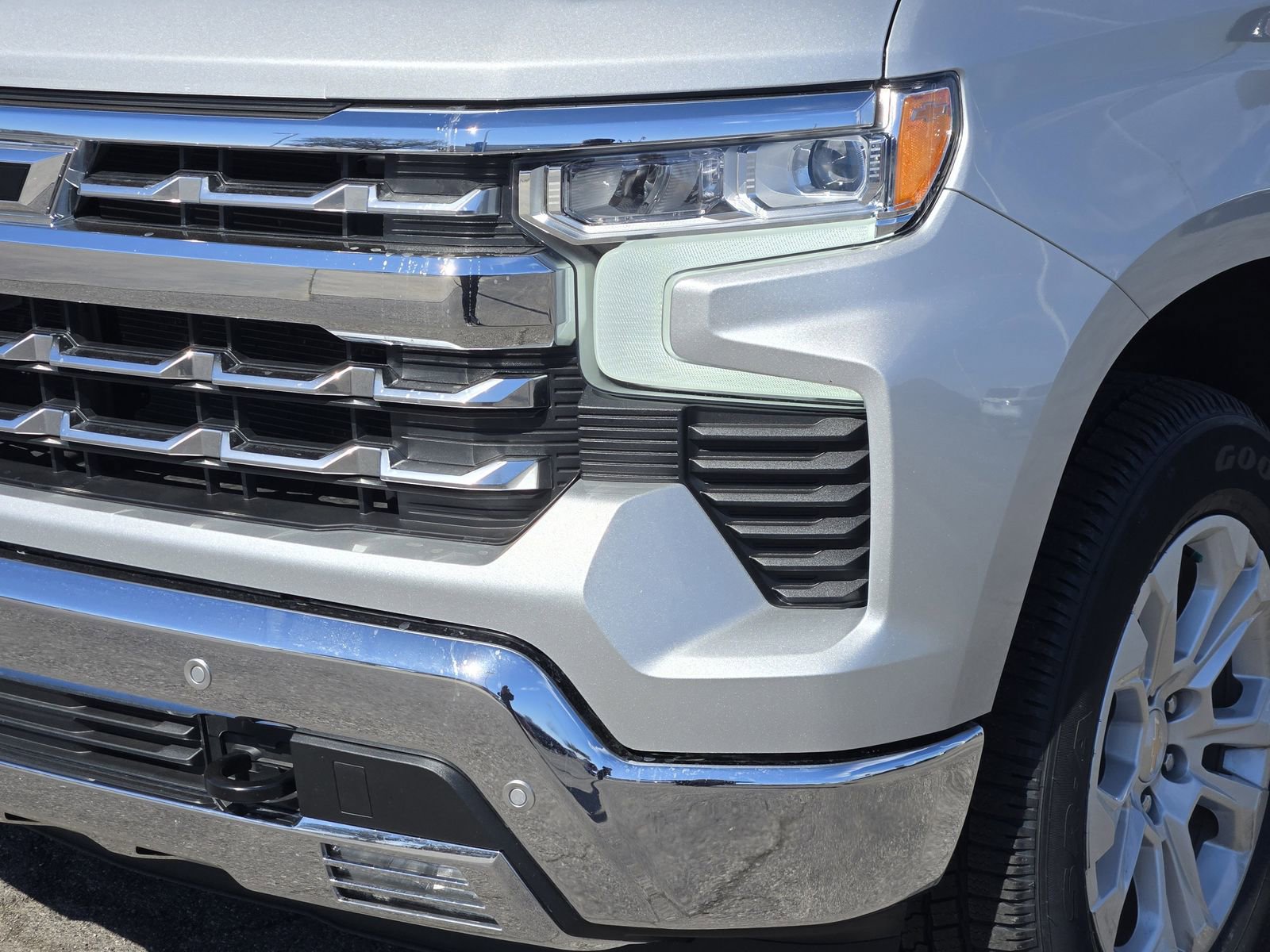 Certified 2022 Chevrolet Silverado 1500 LTZ w/ Technology Package image 11