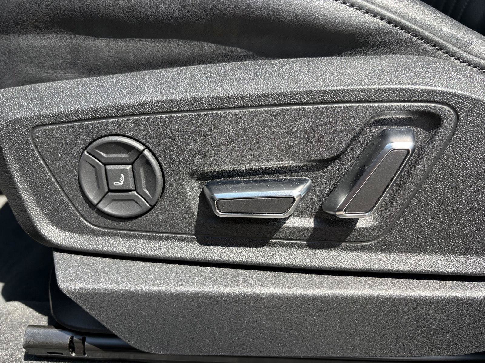 Used 2023 Audi e-tron S Prestige w/ Prestige Package AWD/4WD image 11
