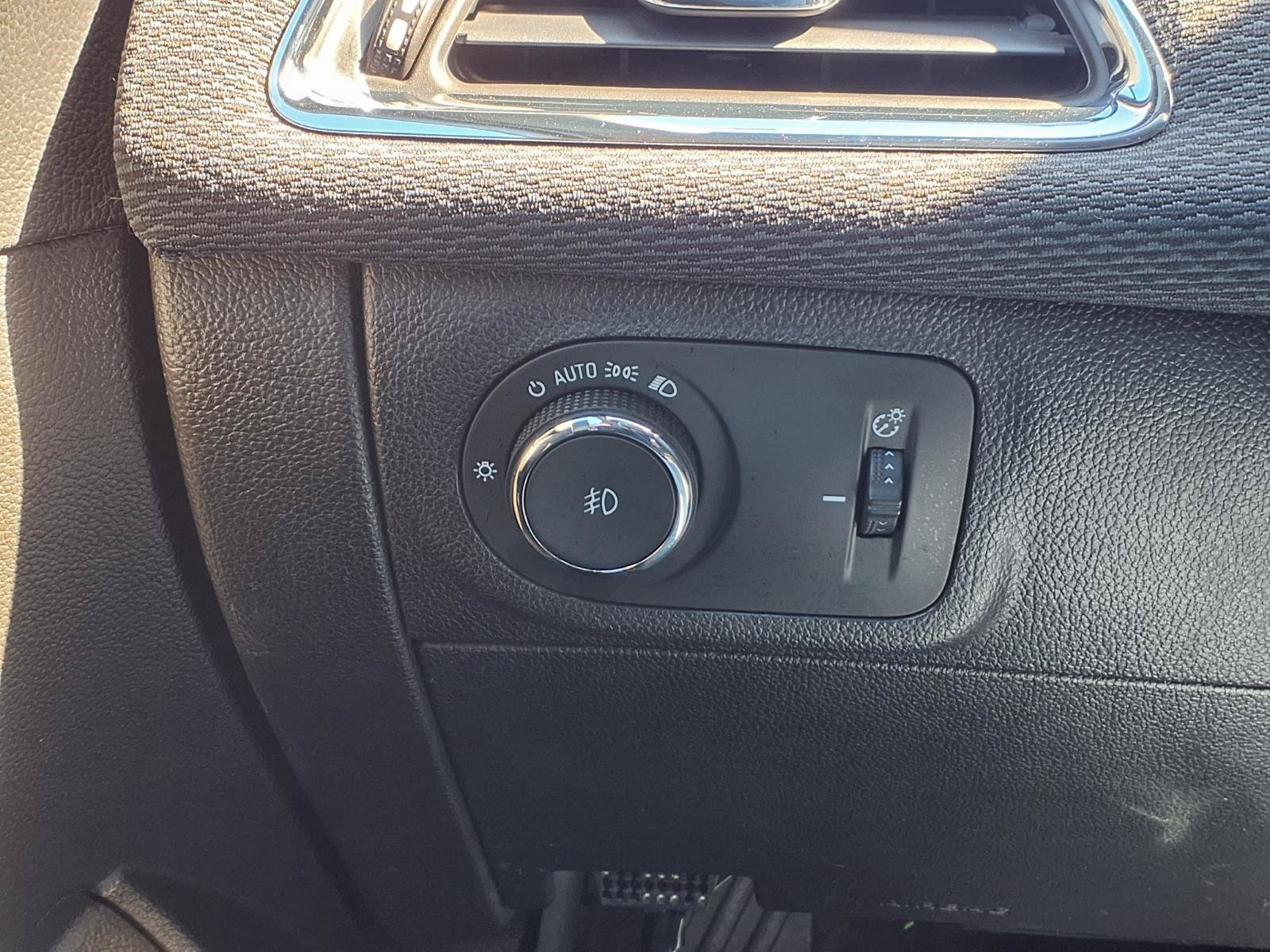 Used 2018 Chevrolet Cruze LT w/ Convenience Package FWD image 14