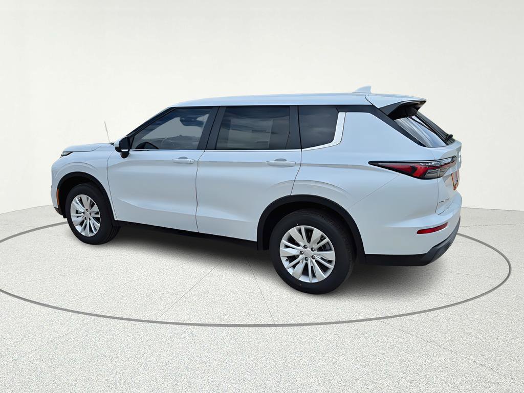 New 2026 Mitsubishi Outlander ES image 4