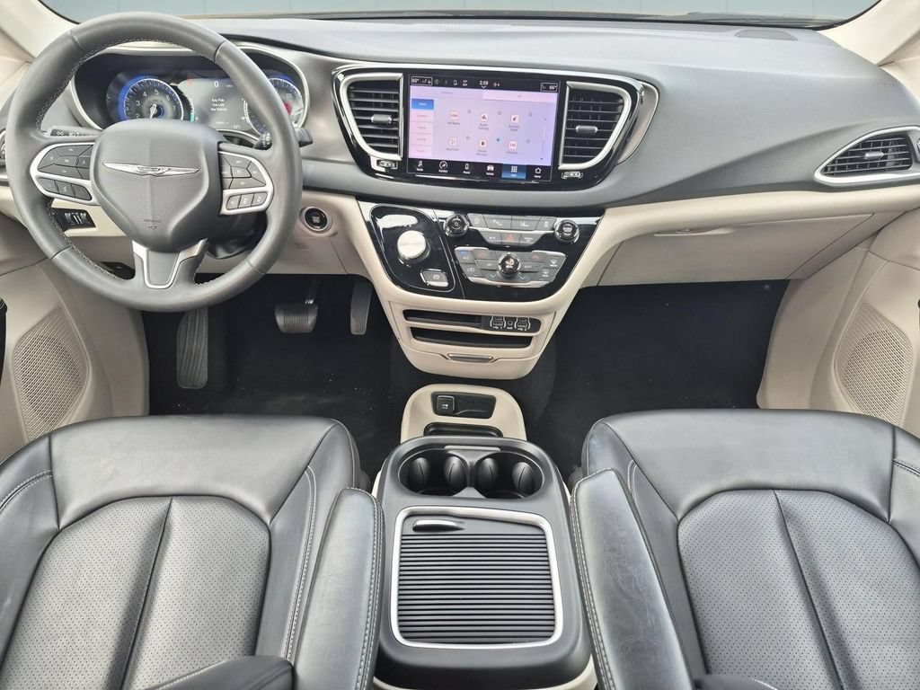 Used 2023 Chrysler Pacifica Touring-L FWD image 27