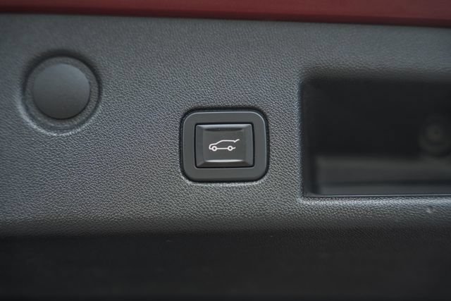 Used 2018 Chevrolet Equinox Premier AWD/4WD image 11