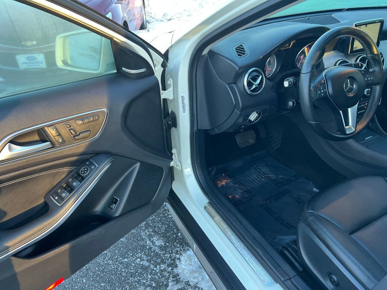 Used 2015 Mercedes-Benz GLA 250 4MATIC w/ Multimedia Package image 14
