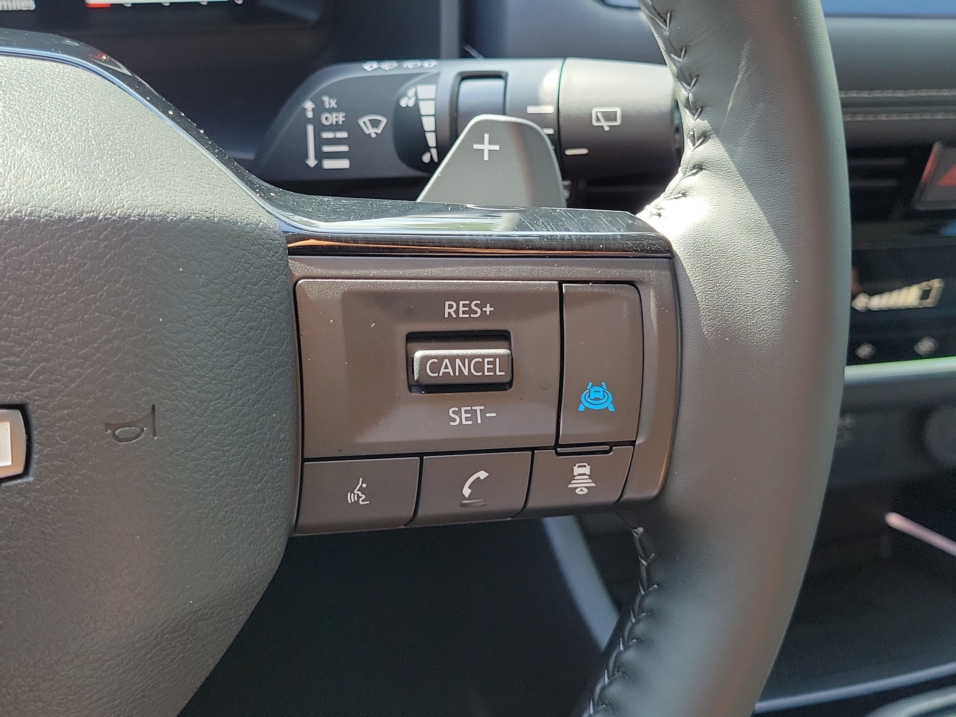 Certified 2025 Nissan Rogue SL FWD image 23