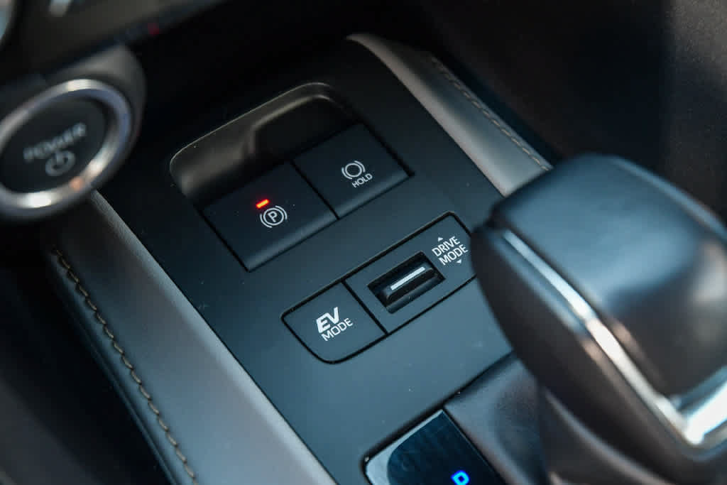 Certified 2024 Toyota Venza LE AWD/4WD image 20
