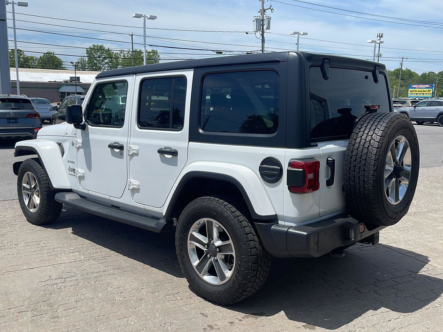 Used 2022 Jeep Wrangler Unlimited Sahara w/ LED Lighting Group AWD/4WD image 6