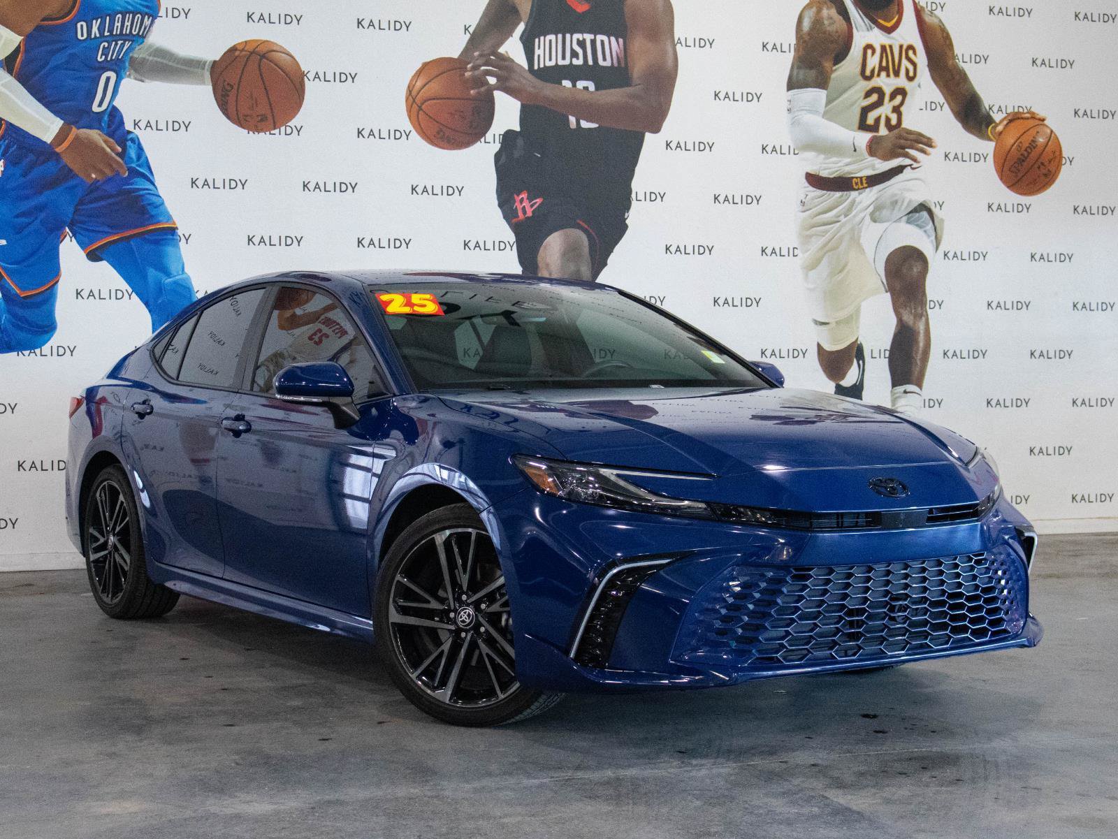 Used 2025 Toyota Camry XSE FWD image 2