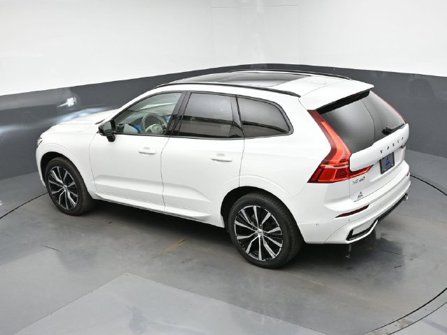 Used 2024 Volvo XC60 B5 Plus AWD/4WD image 45