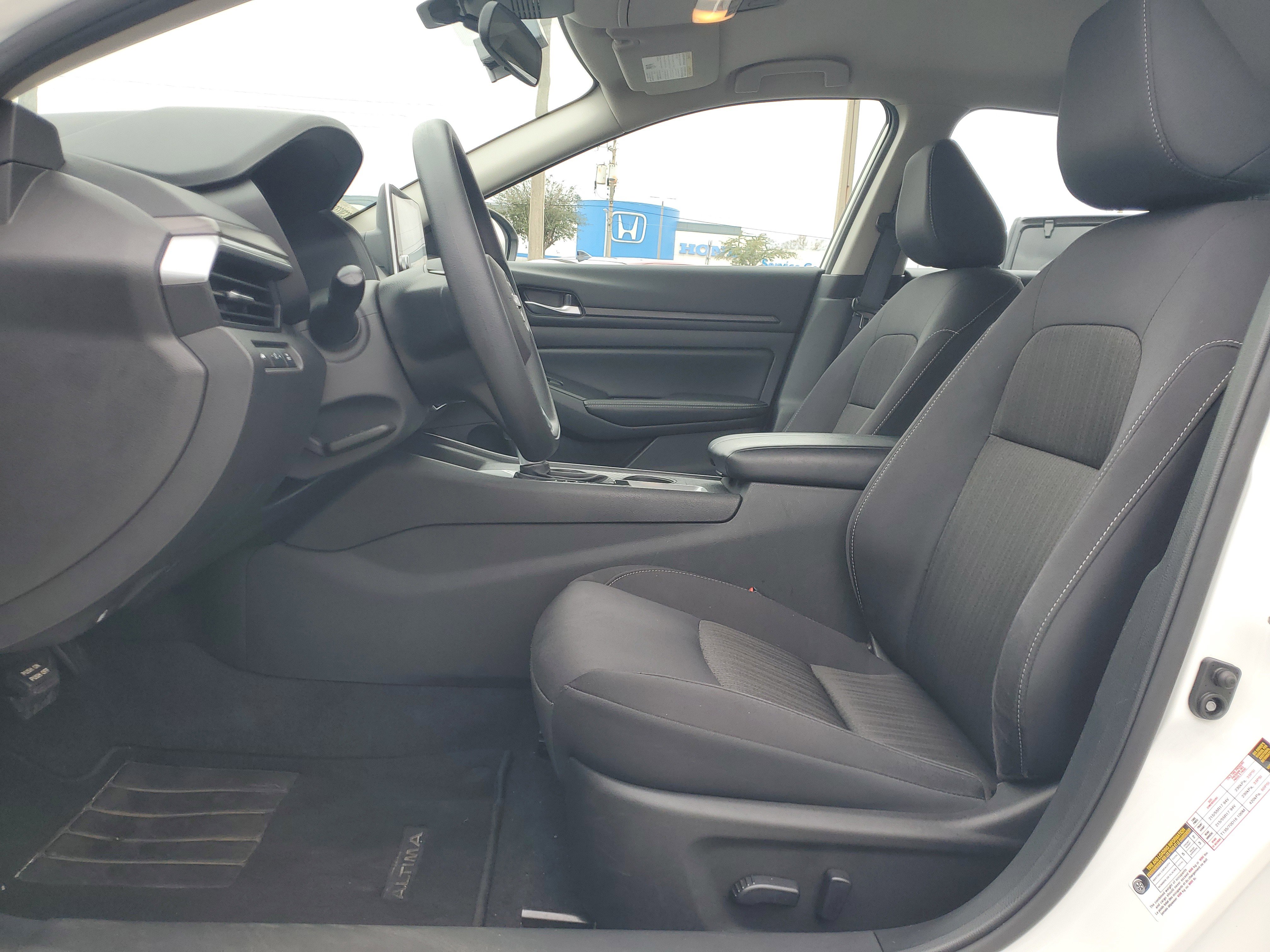 Used 2025 Nissan Altima 2.5 SV image 14