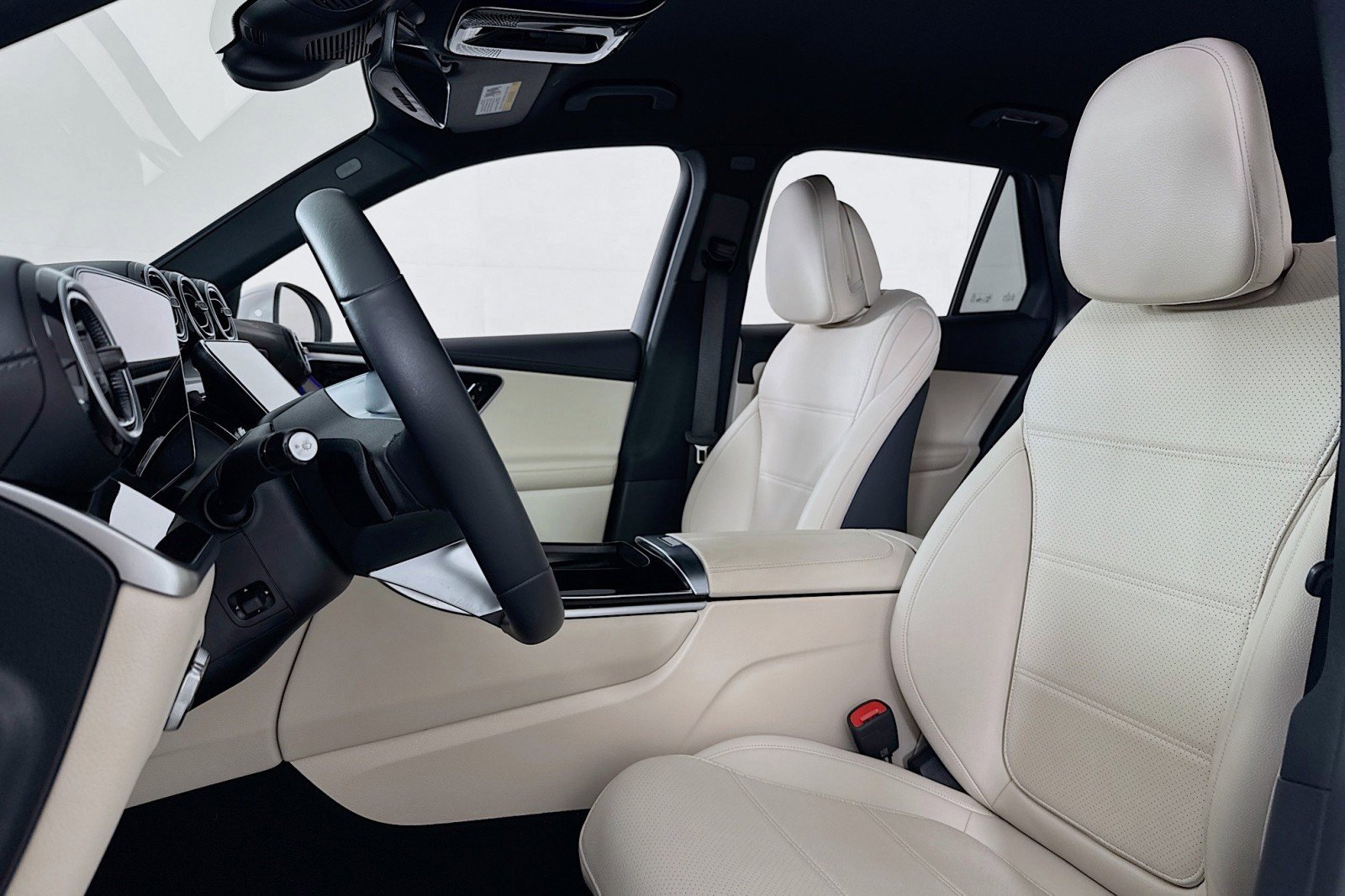 Certified 2025 Mercedes-Benz GLC 300 image 17