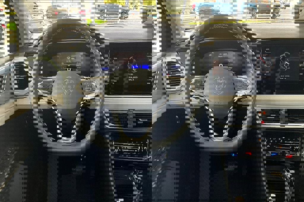 New 2025 Volkswagen Taos SE image 4