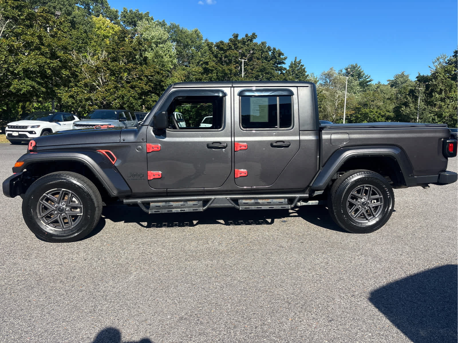 Used 2024 Jeep Gladiator Sport AWD/4WD image 5