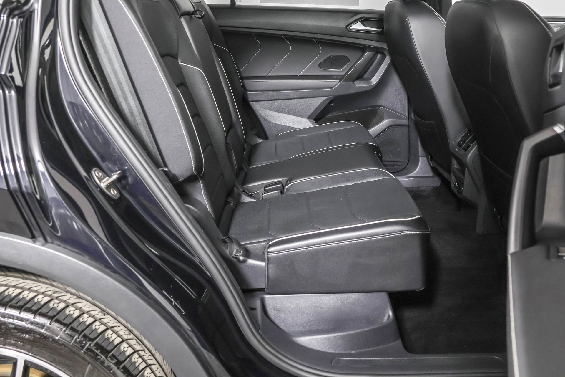 Used 2022 Volkswagen Tiguan SEL R-Line image 41