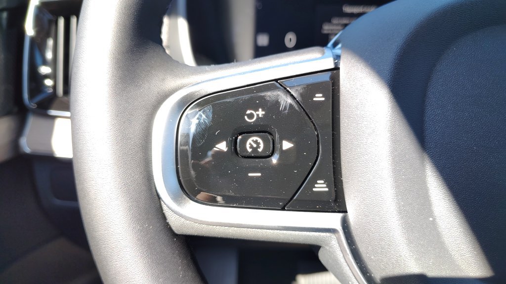 New 2026 Volvo XC90 B6 Plus w/ Protection Package Premier AWD/4WD image 15