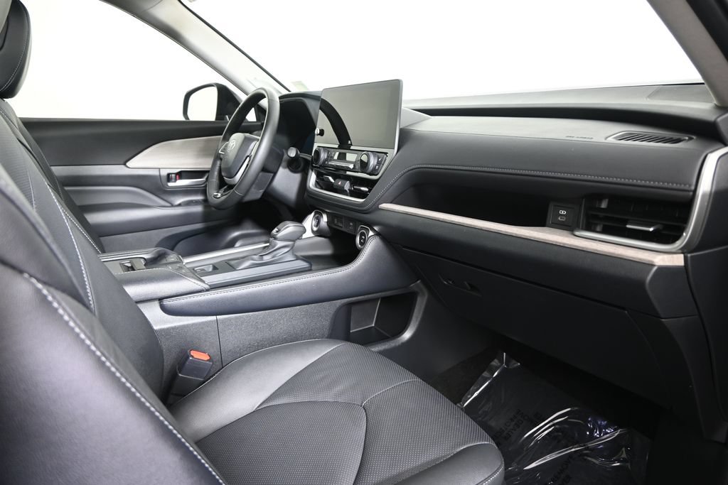 Used 2024 Toyota Grand Highlander AWD image 15