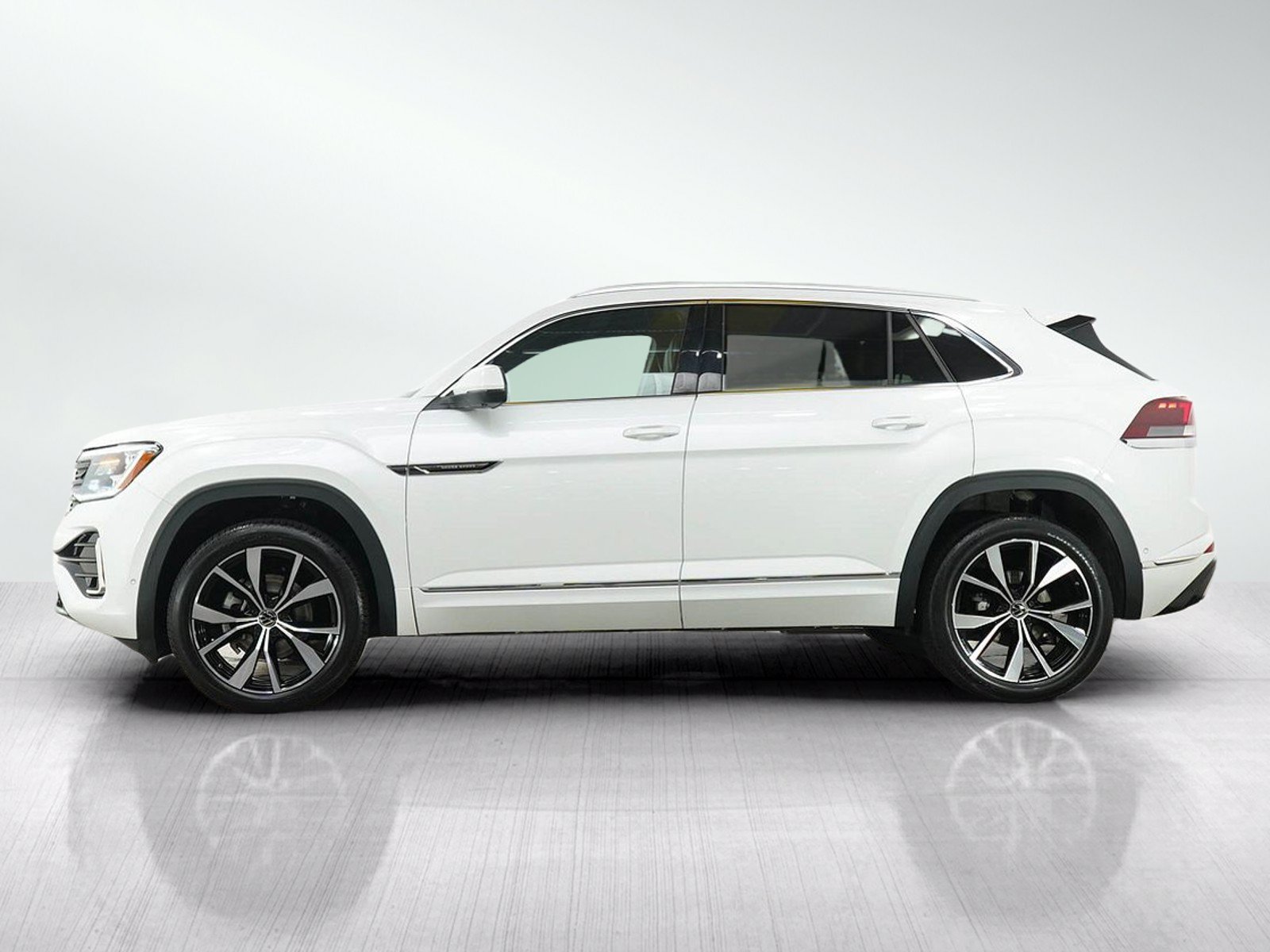 Used 2025 Volkswagen Atlas Cross Sport SEL Premium R-Line AWD/4WD image 2