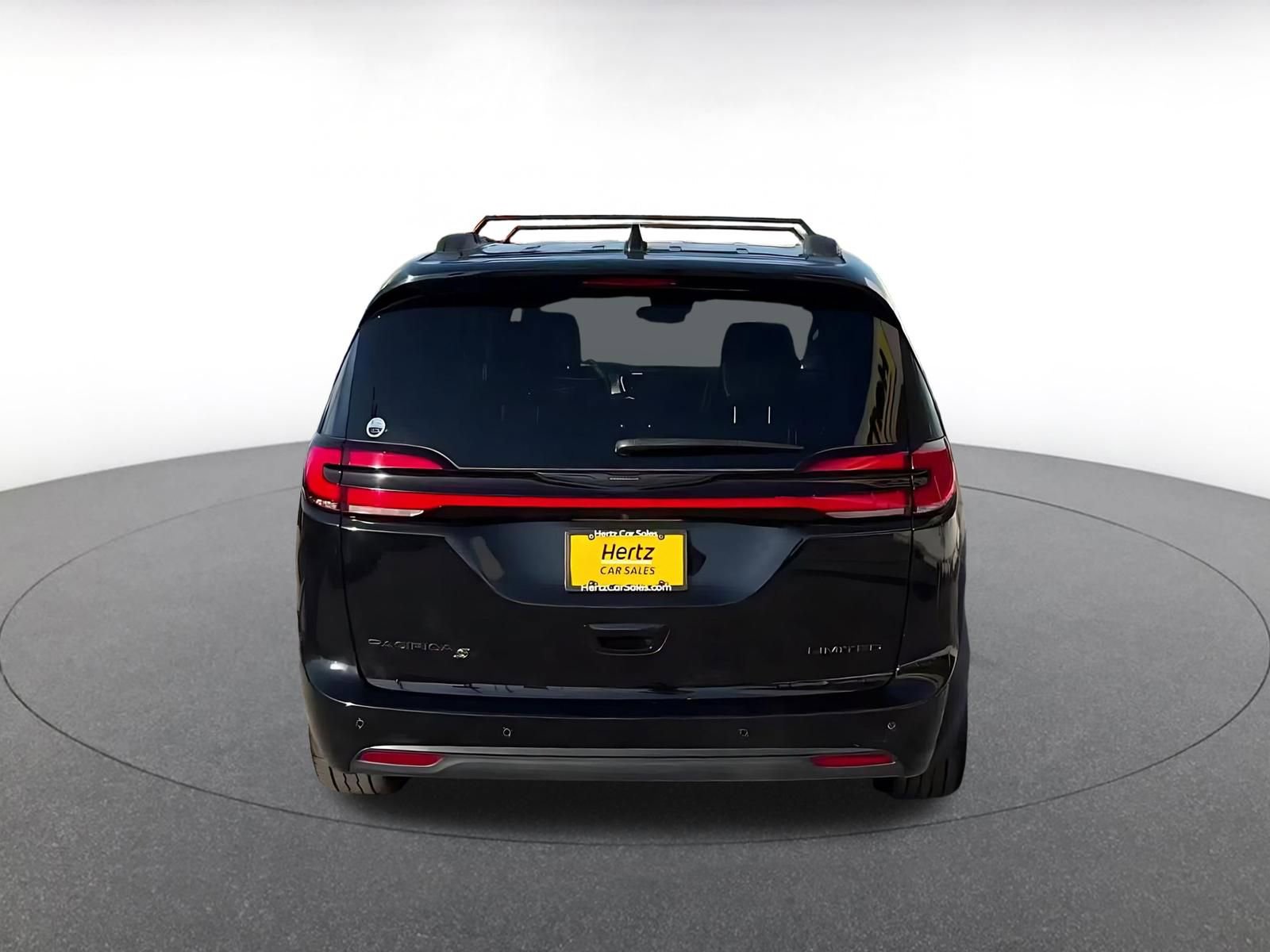 Used 2025 Chrysler Pacifica Limited image 12