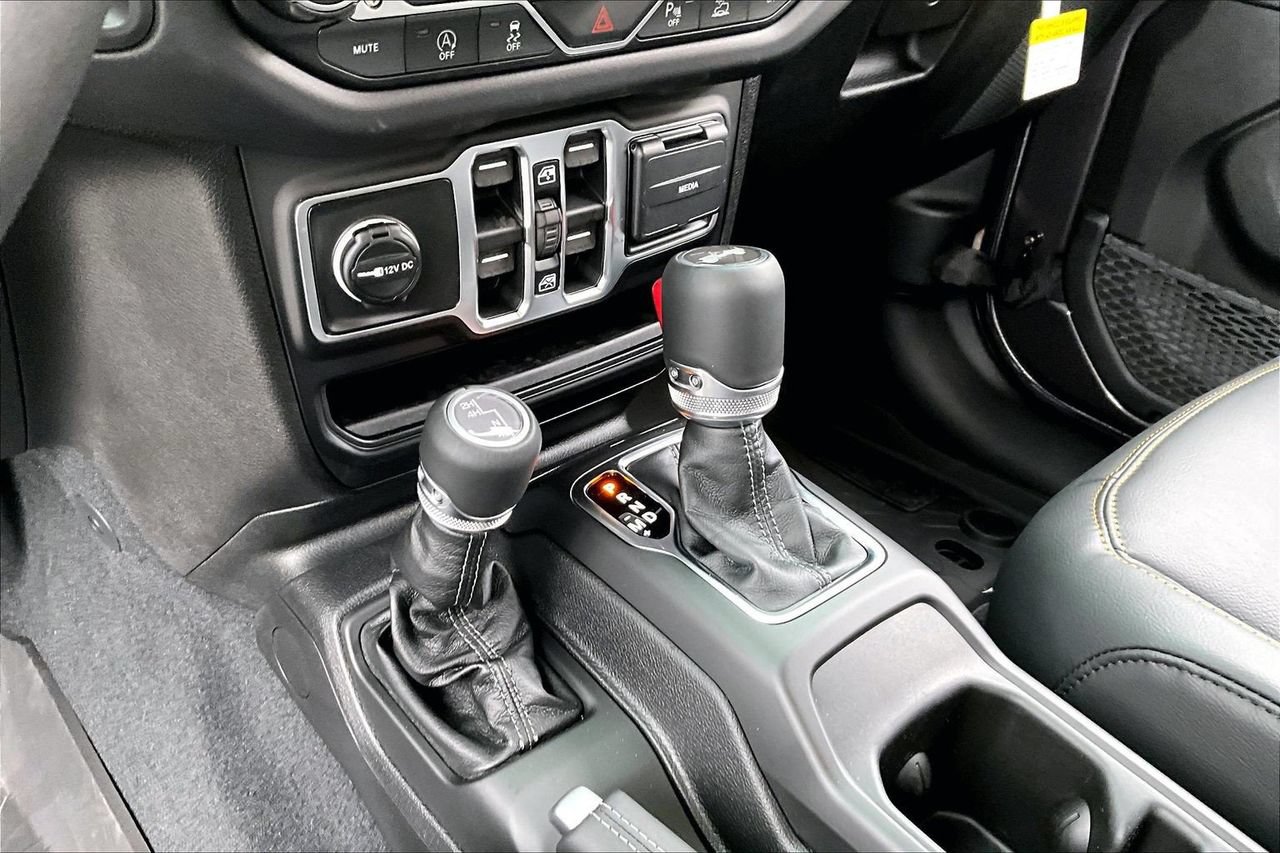 New 2026 Jeep Wrangler Unlimited Sahara AWD/4WD image 29