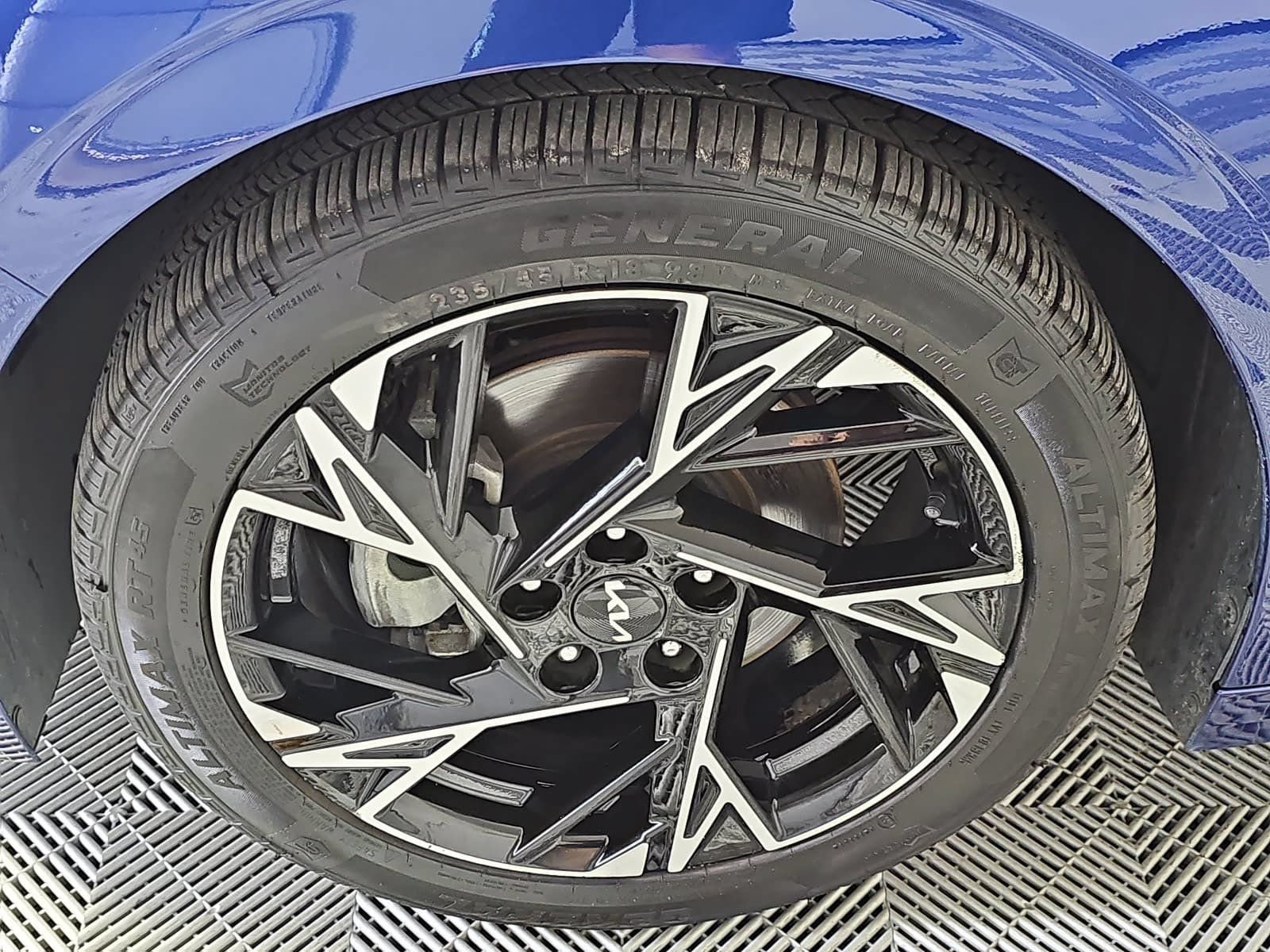 Used 2025 Kia K5 GT-Line w/ GT-Line Premium Package FWD image 8