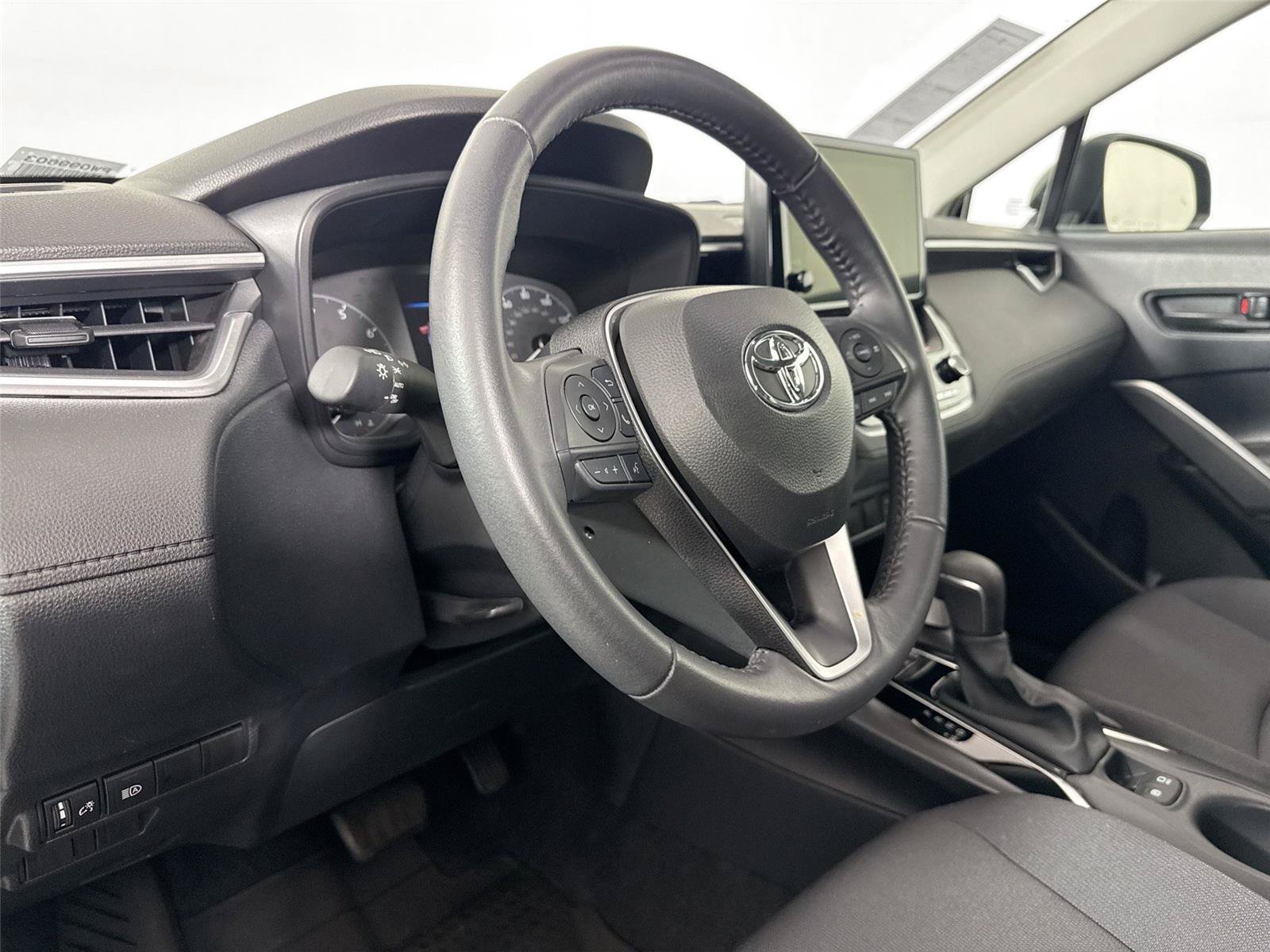 Certified 2024 Toyota Corolla Cross LE FWD image 4
