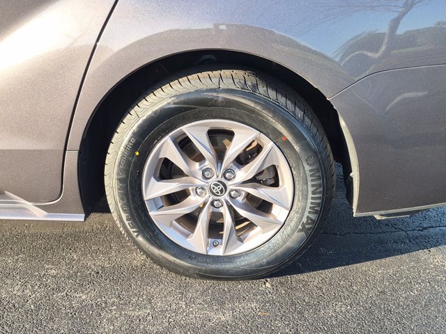 Certified 2021 Toyota Sienna XLE AWD/4WD image 8