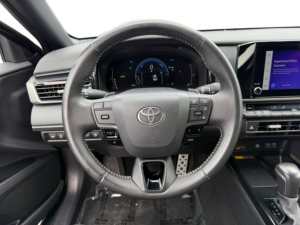 Used 2025 Toyota Camry SE FWD image 12