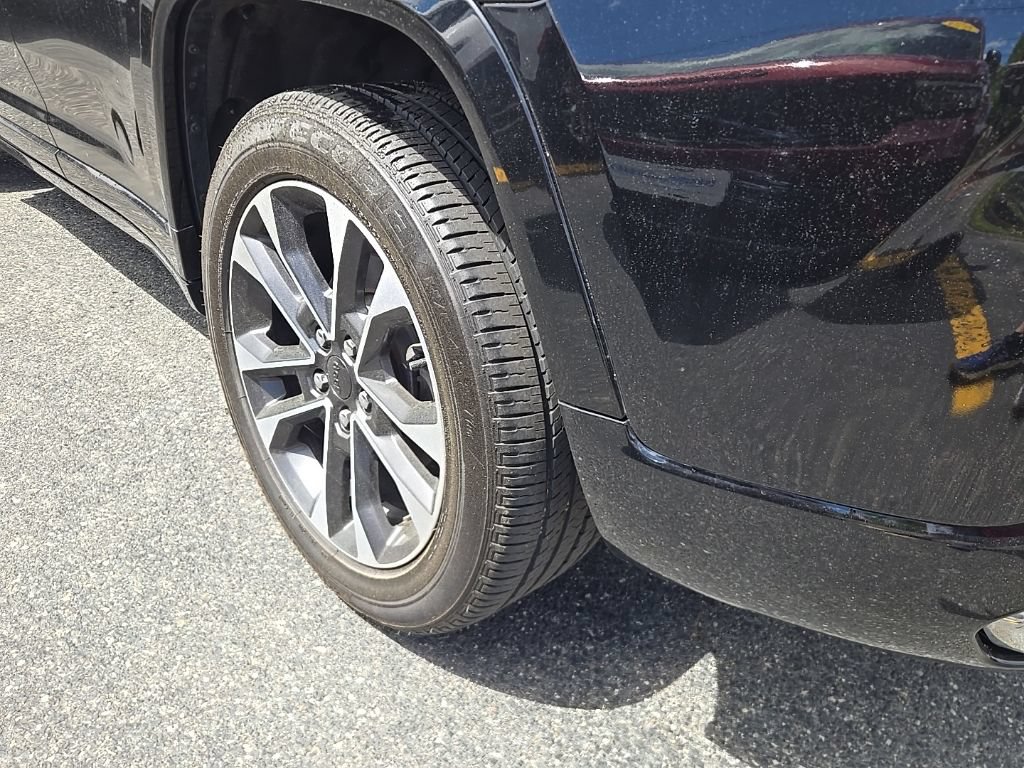 Certified 2023 Jeep Grand Cherokee Overland w/ Luxury Tech Group IV AWD/4WD image 10