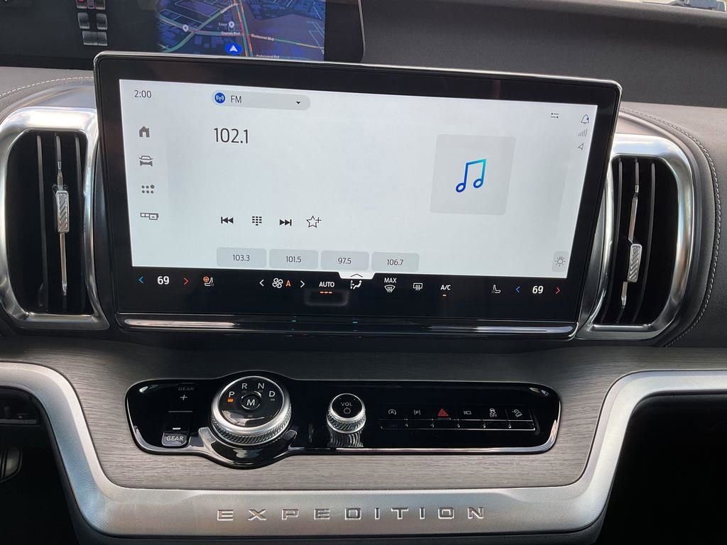 Used 2025 Ford Expedition Max Platinum image 31