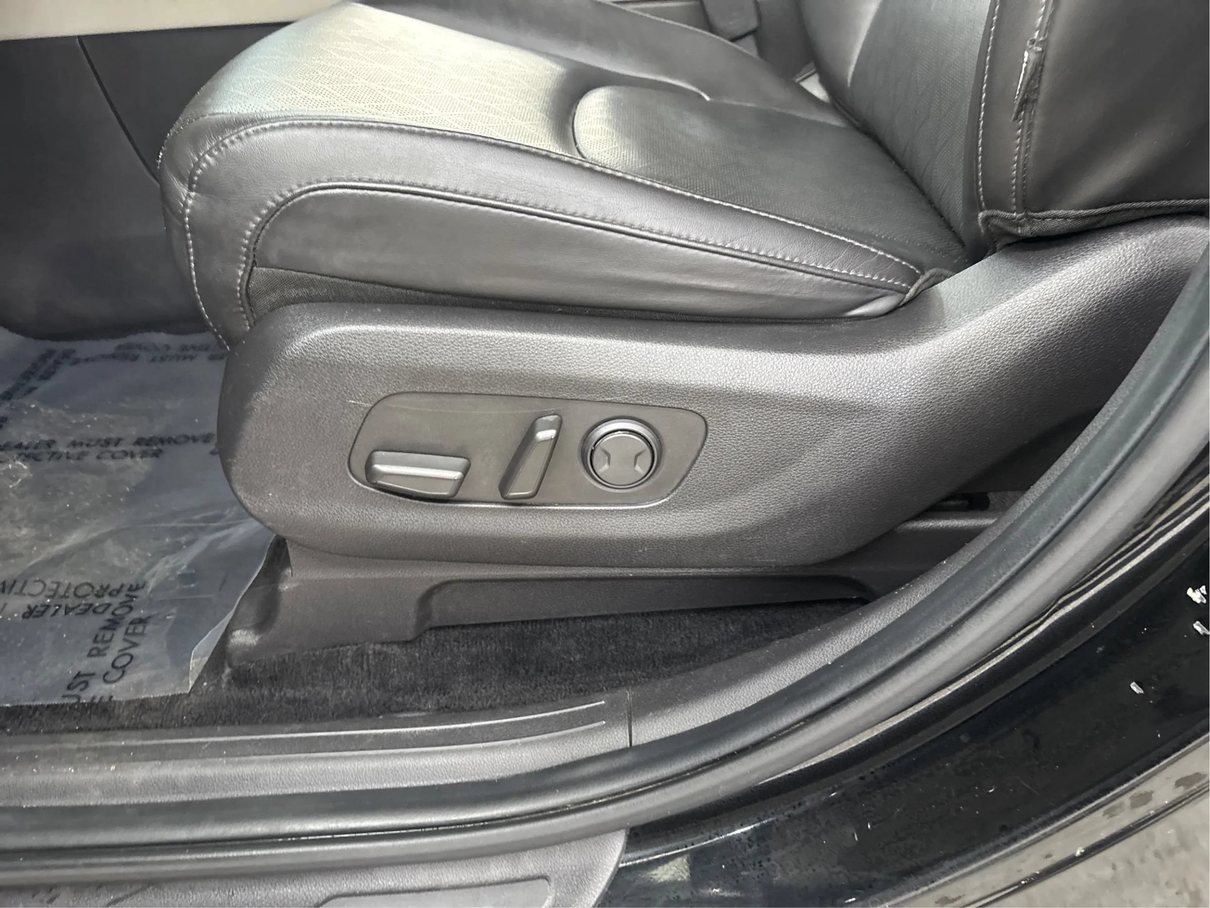 Used 2022 Kia Carnival LX FWD image 24